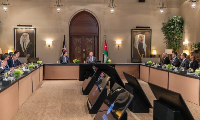 في لقاء بحث عدد من القضايا المرتبطة بالشأن المحلي، 1736x1157